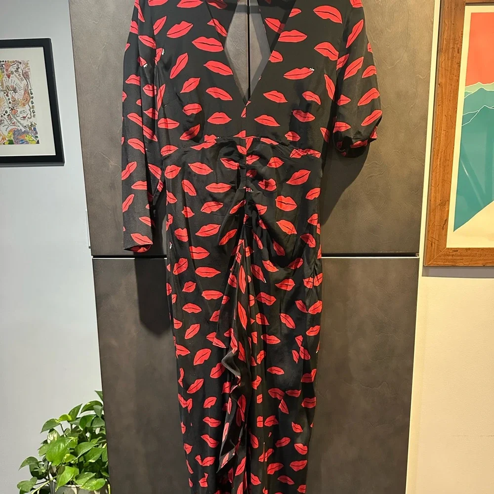 RIXO RTR Black Dress with Red Lip Print - Picture 7 of 8